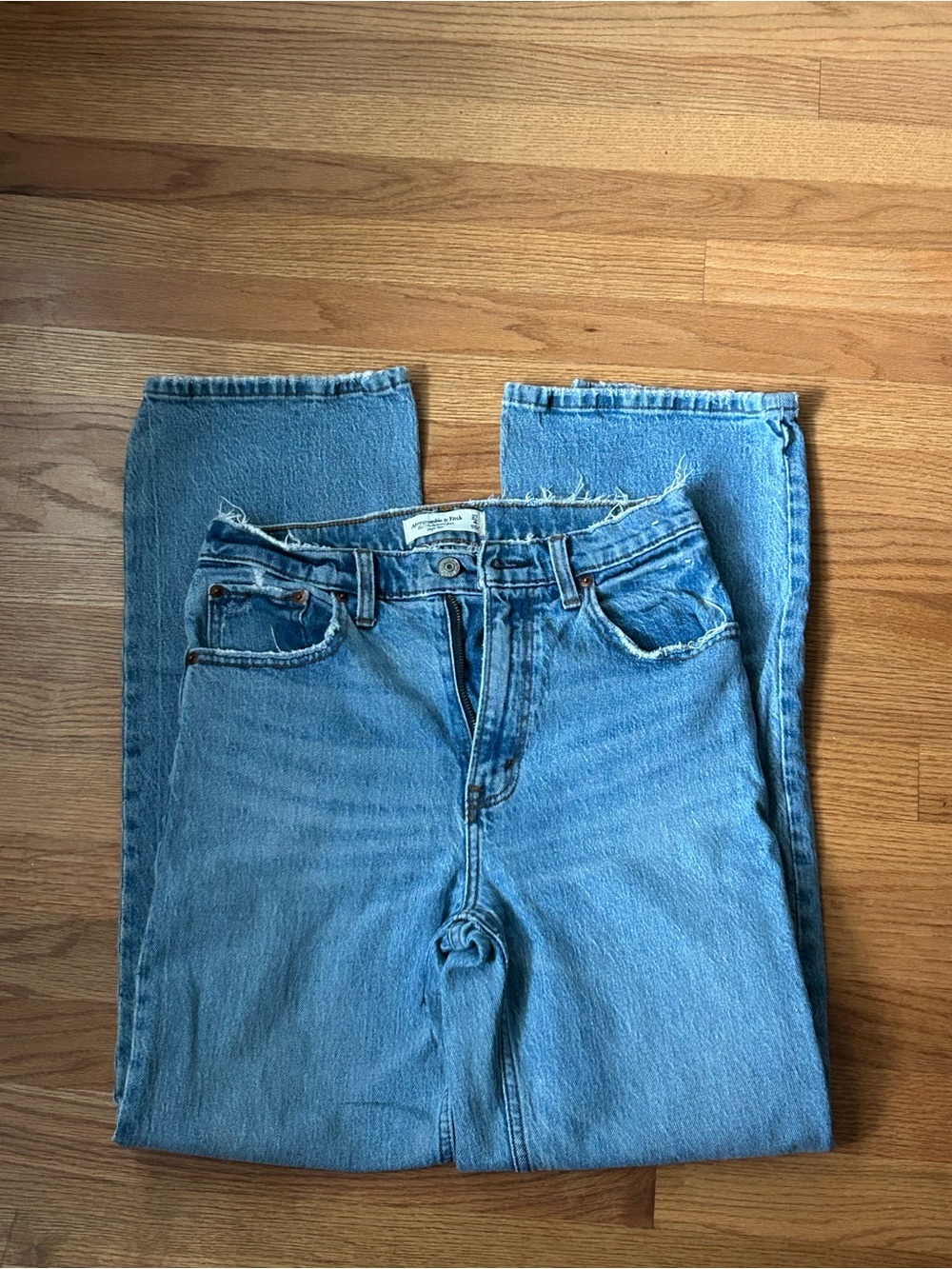 Abercrombie “The 90s Relaxed Jeans”